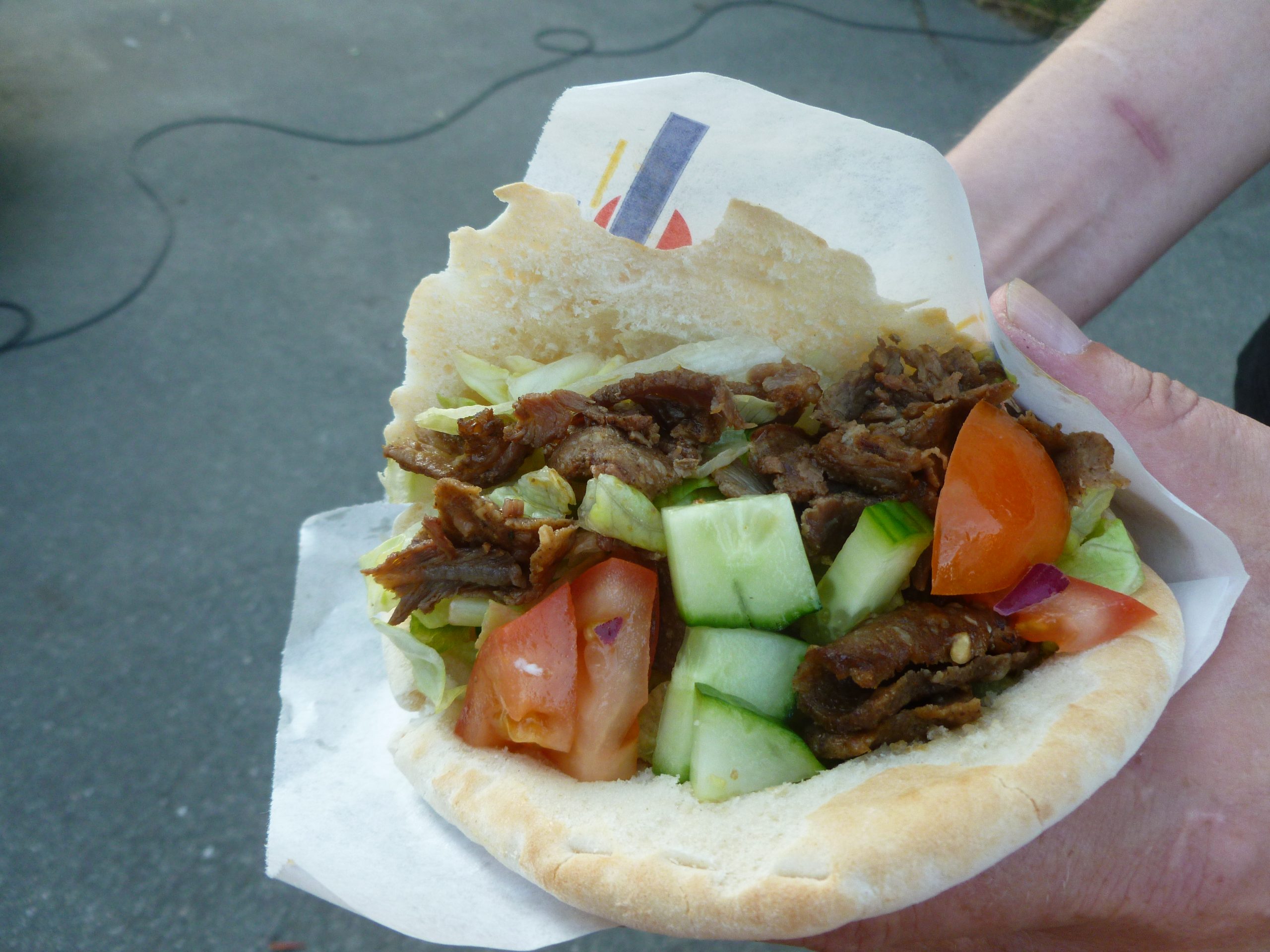 en sælger Modtager krabbe shawarma/kebab KUN af halal kød | Til f.eks. natmad, åbent hus, messe,  bryllup, svendegilde, studenterfest | Lej kebabvogn